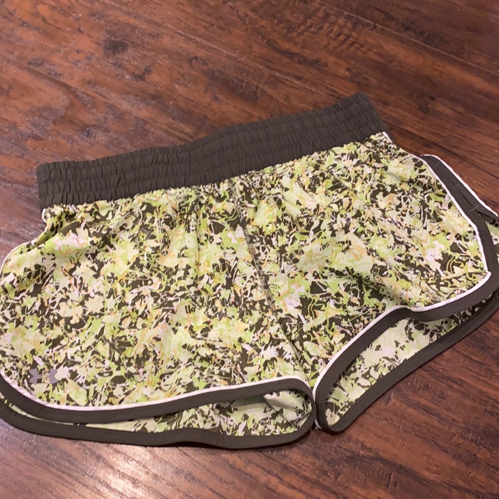 Under Amour HeatGear running shorts - Sz M